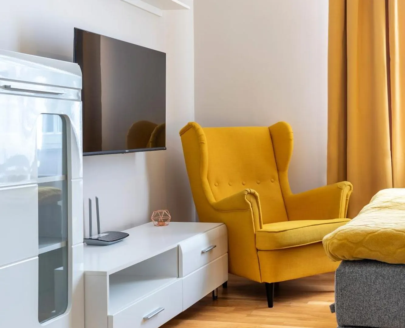 Grzegorzki Studio - Main Station & Parks Nearby - By Rentujemy Krakow Poland