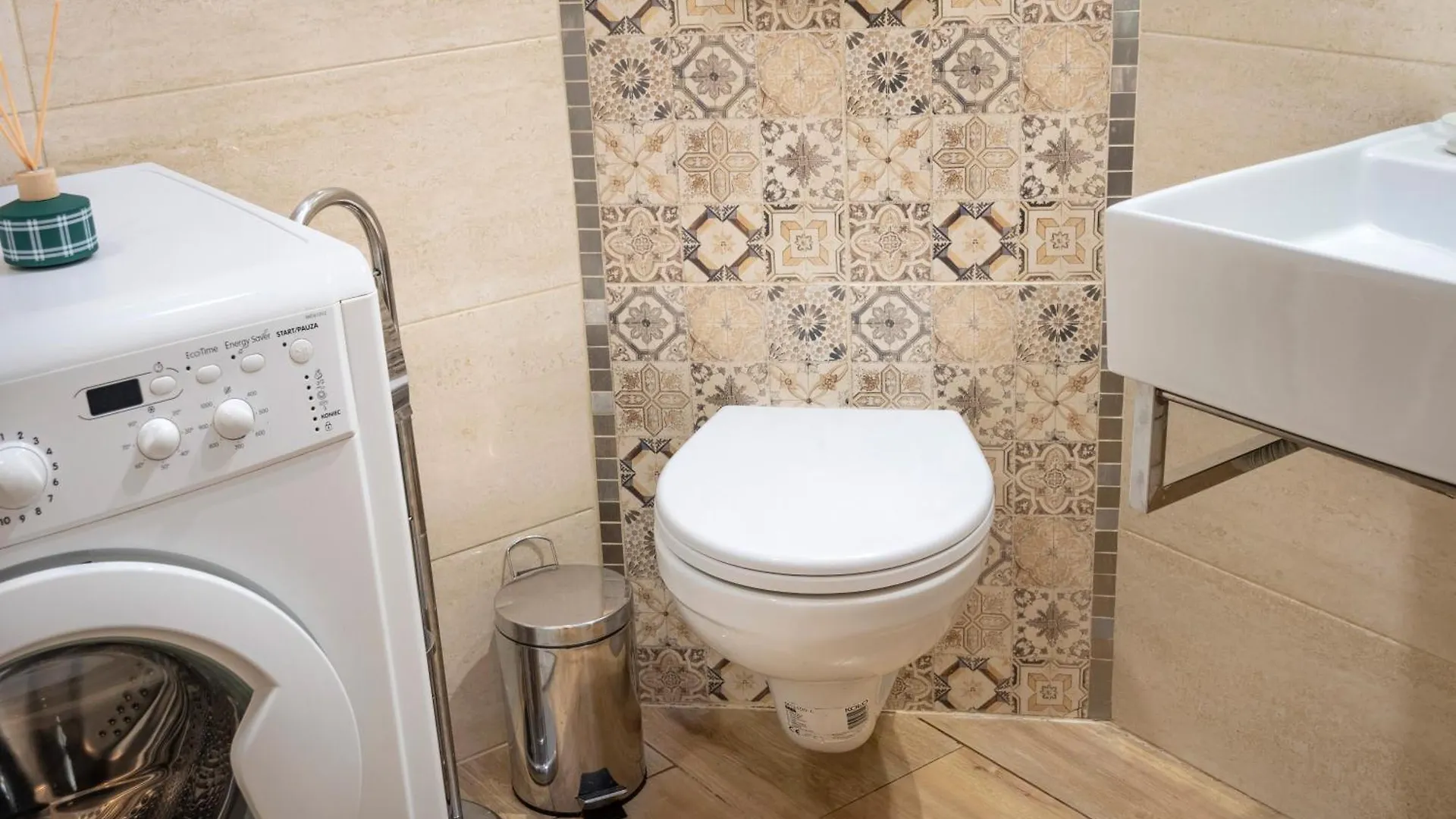 Grzegorzki Studio - Main Station & Parks Nearby - By Rentujemy Krakow Poland